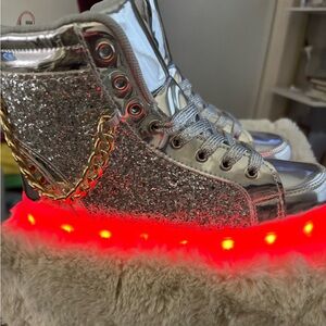 NWOT Silver Glitter High-Top Sneakers w/Gold Chain & 8 light variations, Size 4
